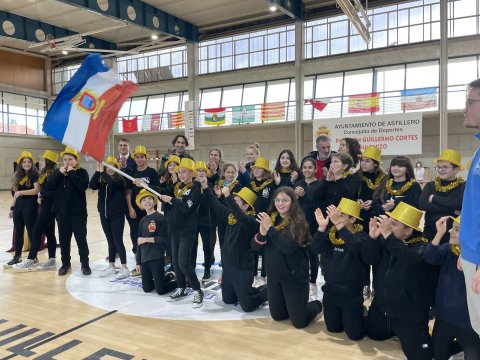EL-CEIP-RAMON-Y-CAJAL-SE-ADJUDICA-LA-II-BANDERA.jpeg