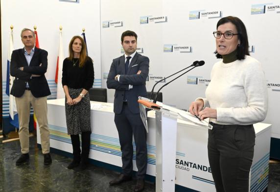 Igual entrega los diplomas a los alumnos que han terminado noticias/imagen-asociada/2023/01/entrega_16_diplomas_con_power_code_1.jpg