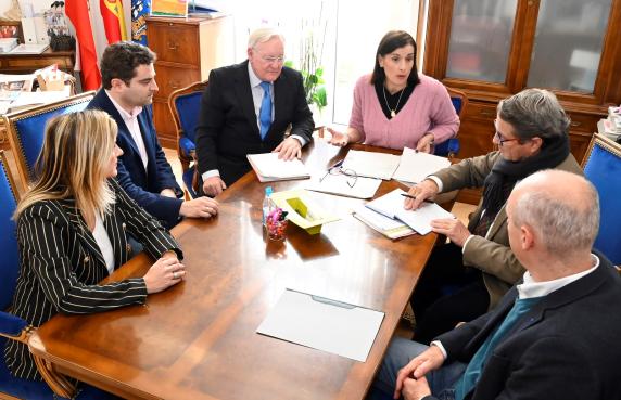 noticias/imagen-asociada/2023/01/reunion_con_empresarios_candina_vados_3.jpg
