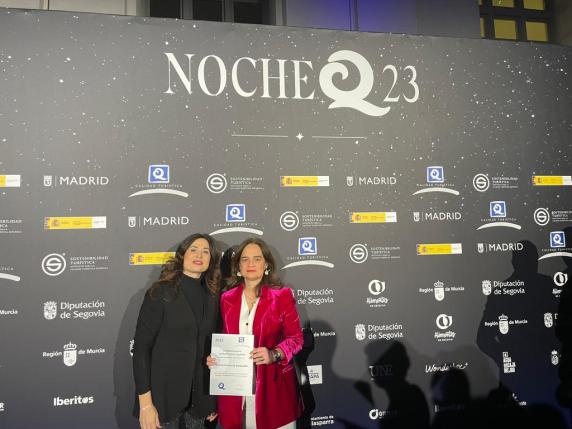 Las playas urbanas de Santander renuevan la ‘Q’ de calidad noticias/imagen-asociada/2023/01/entrega_premio_q_calidad_playas_fitur_2.jpg