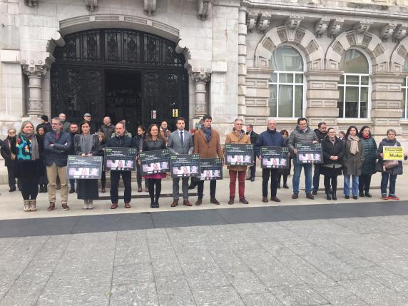 Santander condena la violencia de género tras los asesinatos de noticias/imagen-asociada/2023/01/minuto_de_silencio_25_enero_2023.jpg