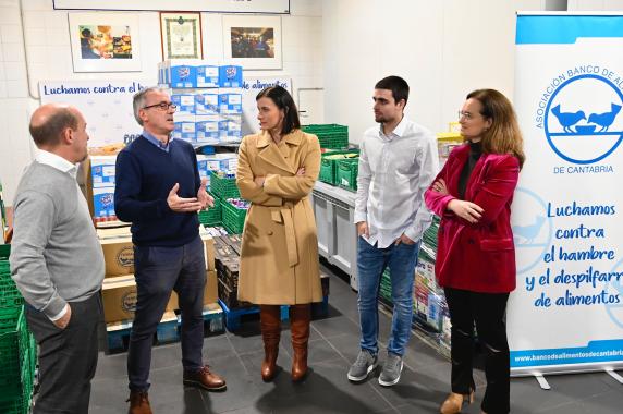 Santander y Ecovidrio entregan más de 1.160 kilos de comida noticias/imagen-asociada/2023/01/entrega_recaudacion_banco_de_alimentos_con_ecovidrio_1.jpg