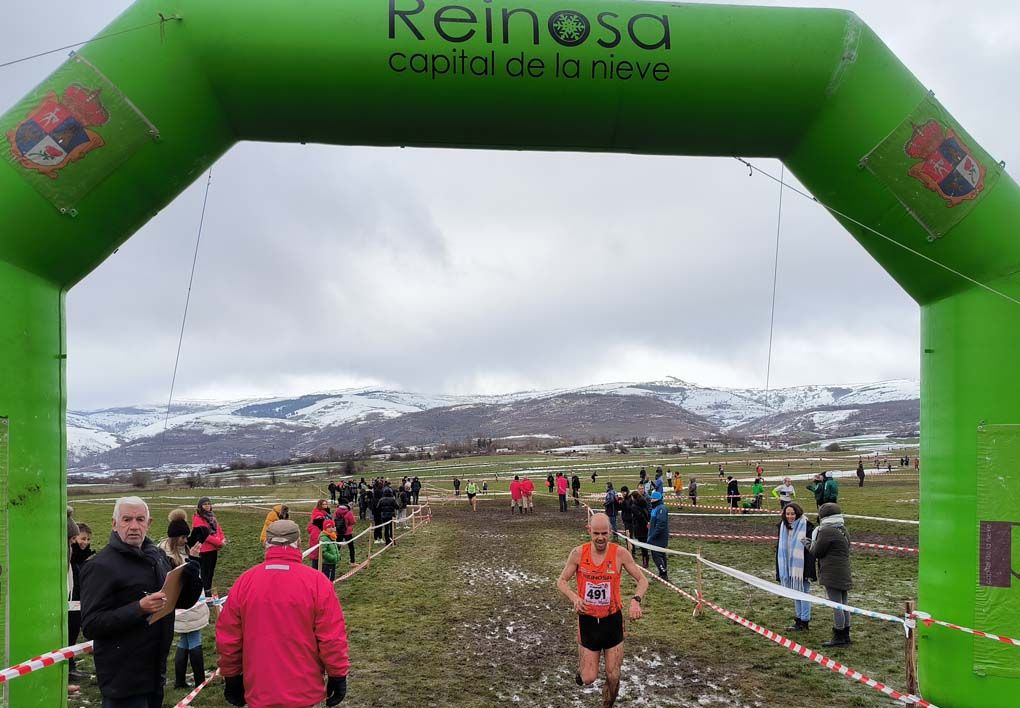 Cross-Meta-23.jpg Fermín Llarena y María Eugenia Torre se llevaron el triunfo en el Cross de Reinosa