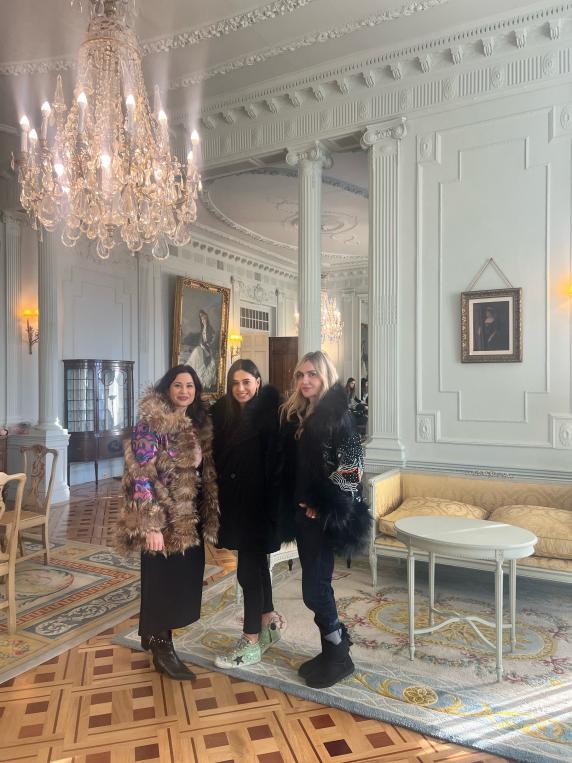 El Ayuntamiento felicita a Odette Álvarez por su primer desfile noticias/imagen-asociada/2023/02/miriam_diaz_con_odette_alvarez.jpg
