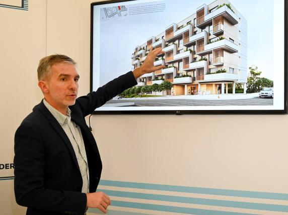 El Ayuntamiento licitará tras el verano las obras de las noticias/imagen-asociada/2023/02/presentacion_adjudicacion_proyectos_6_promociones_vpo_sector_1_3.jpg