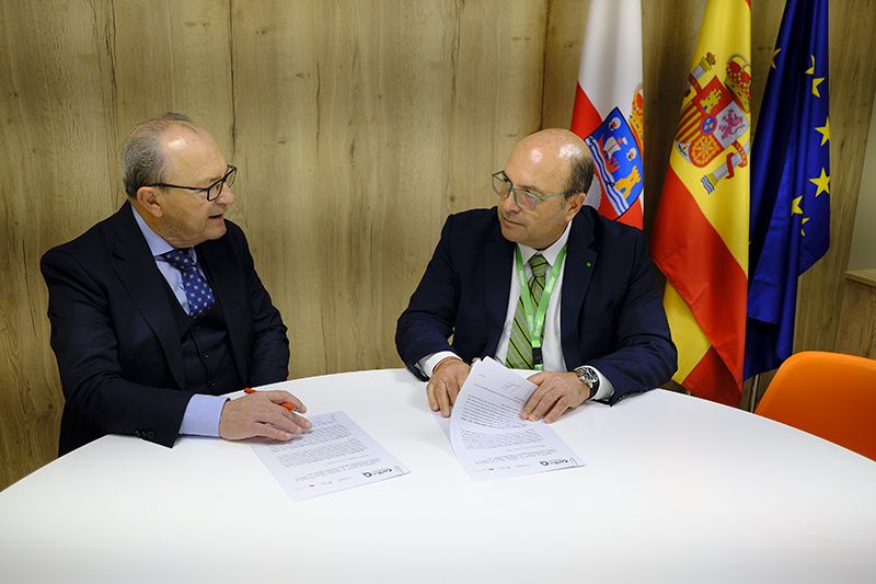 La-Consejeria-de-Turismo-firma-un-contrato-con-Binter-para.jpeg
