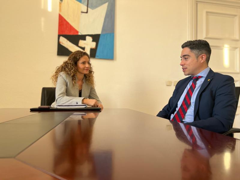 La-delegada-del-Gobierno-confirma-que-la-Agencia-Tributaria-mantendra.jpg