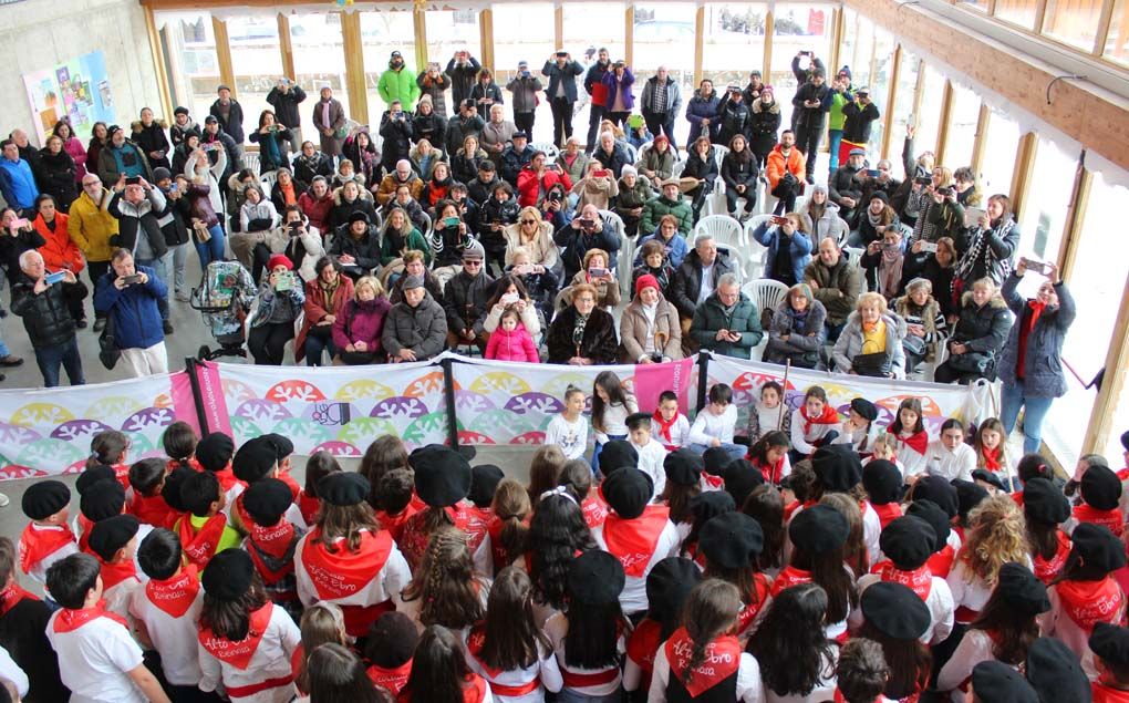 Las Marzas suenan en las voces de los escolares reinosanos