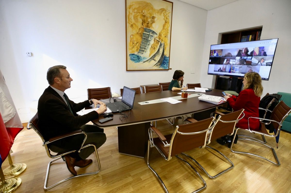 Blanco-reclama-un-plan-de-apoyo-al-sector-apicola-y.jpeg