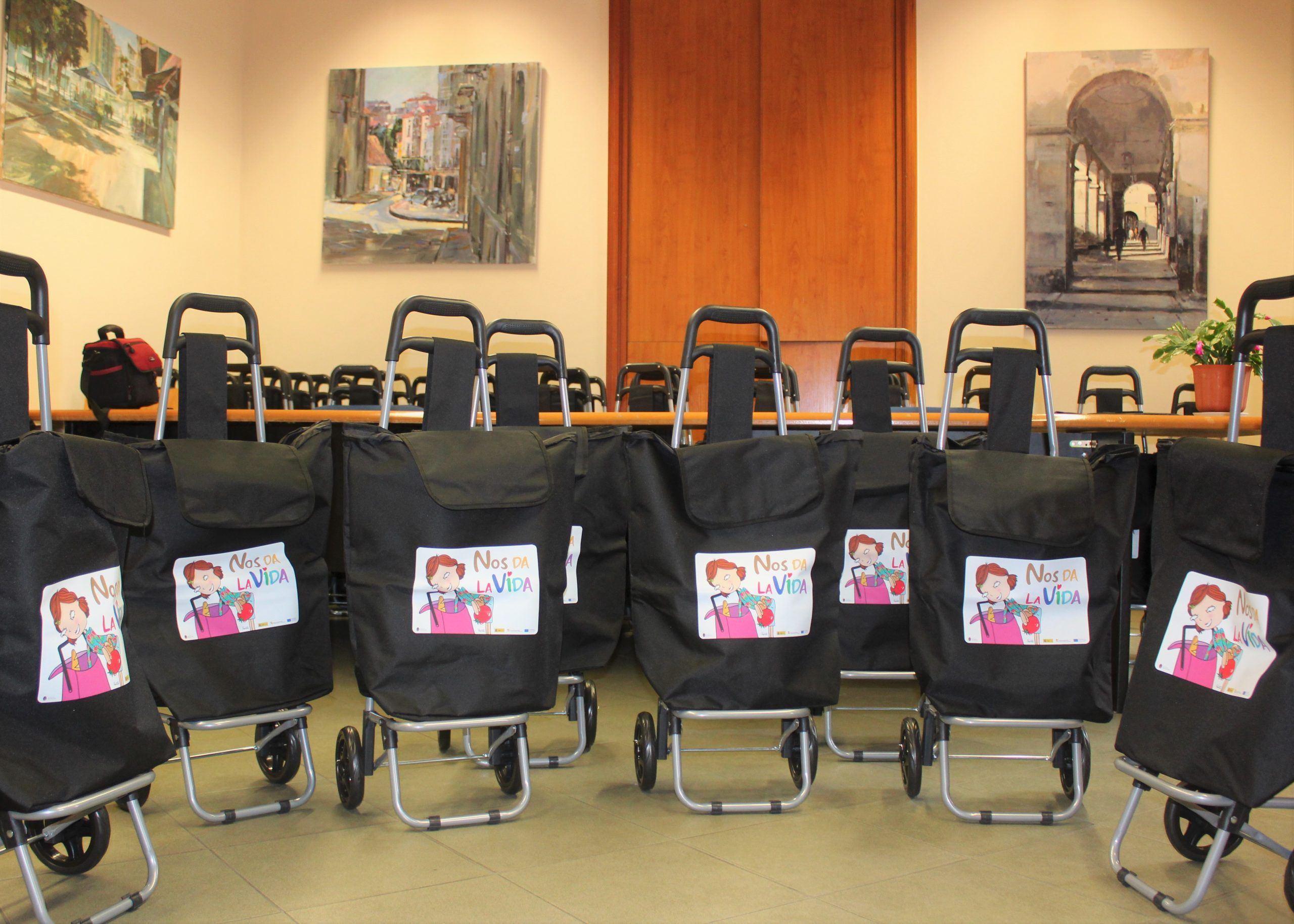 El Ayuntamiento distribuirá carros de la compra y bolsas reutilizables para fortalecer el comercio de cercanía