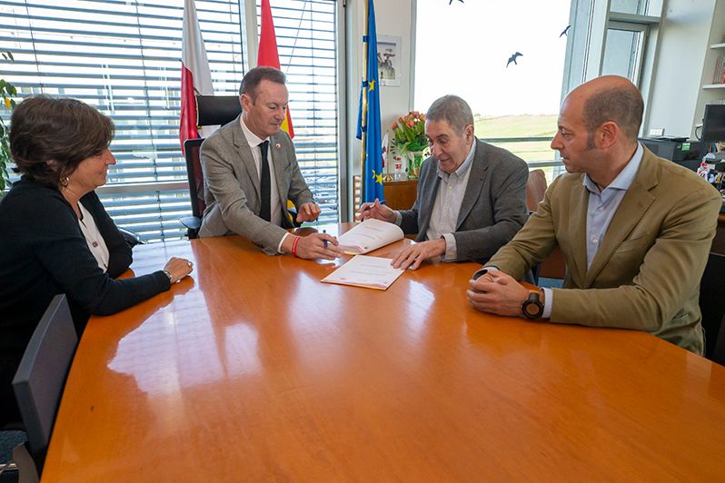 Gobierno-y-Asociacion-Frisona-de-Cantabria-refuerzan-su-colaboracion-para.jpeg