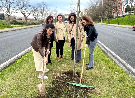 noticias/imagen-asociada/2023/03/plantacion_arboles_s-20_plan_sostenibilidad_turistica_1.jpg