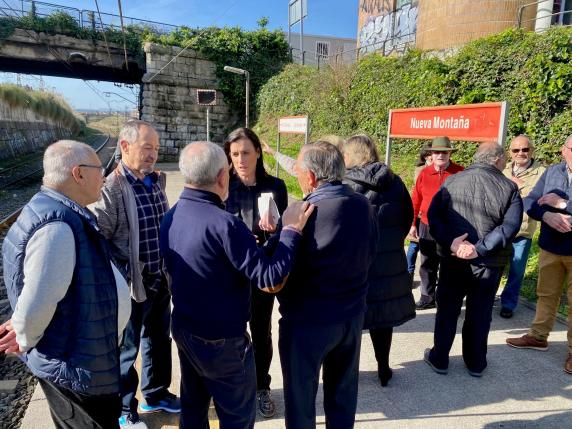 Santander reitera a ADIF que incorpore un ascensor en el noticias/imagen-asociada/2023/03/foto_vecinos_apeadero-2.jpg