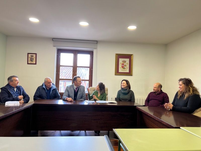 El-Ayuntamiento-de-Molledo-adquirira-una-pala-excavadora-con-los.jpeg