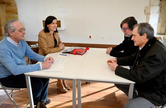 El Pleno aprobará este jueves conceder la Medalla de Oro noticias/imagen-asociada/2023/04/con_presidente_cruz_roja_2.jpg