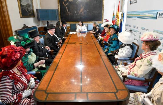 La alcaldesa recibe las propuestas de la nueva Asociación Recreación noticias/imagen-asociada/2023/04/con_asociacion_recreacion_historica_del_norte_1.jpg