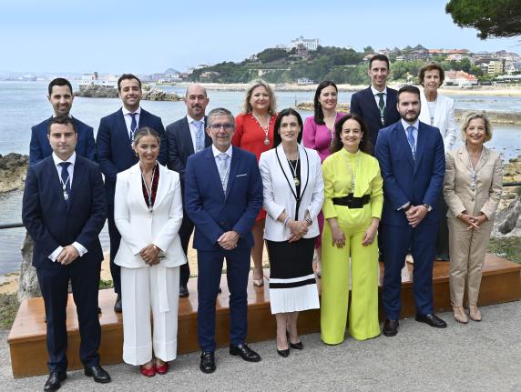 noticias/imagen-asociada/2023/06/foto_familia_equipo_gobierno_santander.jpeg