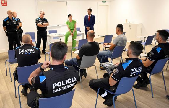 noticias/imagen-asociada/2023/06/visita_policia_local_junio_2023_5.jpg