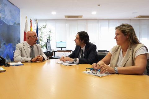 SOBERON-ARRANCA-AL-CONSEJERO-DE-SALUD-EL-COMPROMISO-DE-AMPLIAR.jpg