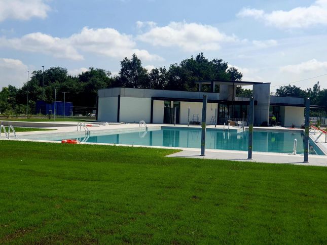Las-piscinas-de-verano-cerraran-sus-puertas-el-1-de.jpg