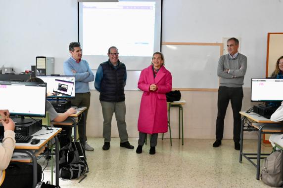 noticias/imagen-asociada/2023/11/visita_alumnos_programar_es_divertido_ies_alberto_pico.jpg
