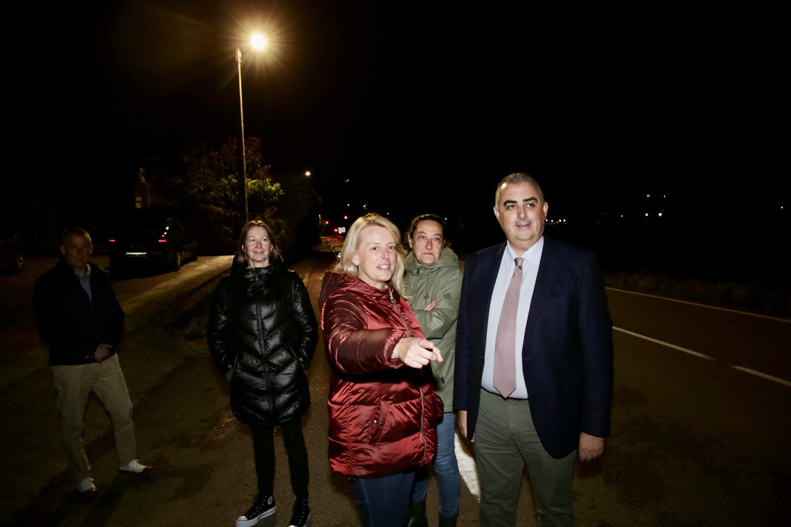 Fomento-instala-12-nuevos-puntos-de-luz-entre-Navajeda-y.jpeg