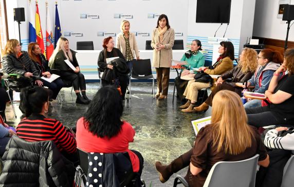 noticias/imagen-asociada/2023/11/entrega_diplomas_programa_mur_6.jpg