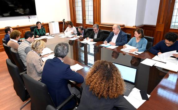 noticias/imagen-asociada/2023/11/comision_extraordinaria_economia_presupuesto_2024_2.jpg