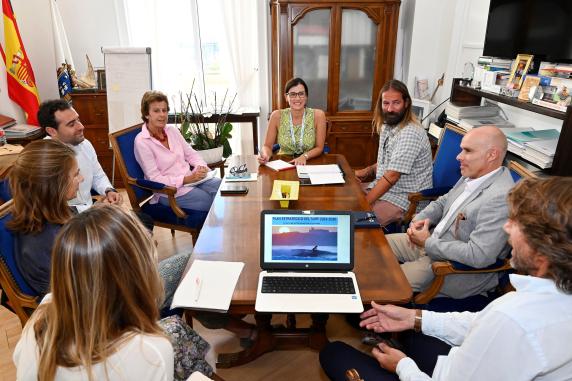 Santander proyecta un plan de actuación del surf para poner noticias/imagen-asociada/2023/12/reunion_vaca_gigante_plan_estrategico_surf_3.jpg