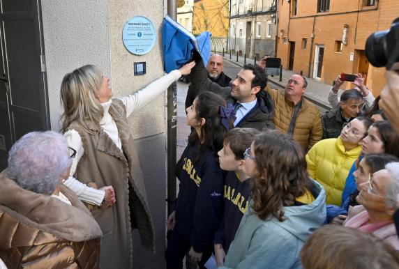 noticias/imagen-asociada/2024/01/placa_ilustres_hermanos_tonetti_2.jpg