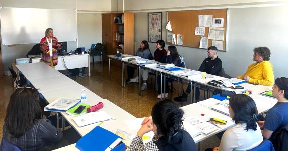 El Ayuntamiento proporciona capacitación profesional para la atención sociosanitaria a noticias/imagen-asociada/2024/02/curso_atencion_sociosanitaria_personas_dependientes_en_el_domicilio_2.jpg