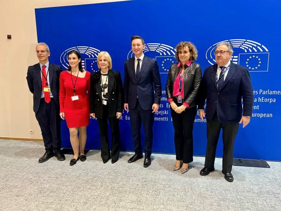 noticias/imagen-asociada/2024/02/encuentro_con_eurodiputados_en_comite_de_las_regiones.jpg