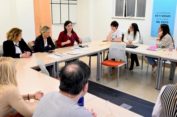 noticias/imagen-asociada/2024/02/visita_lanzaderas_empleo_santander_2.jpg