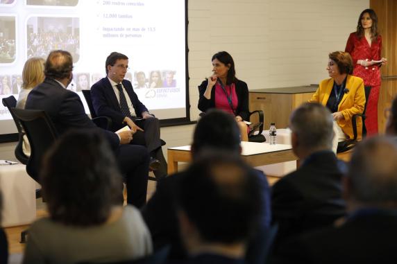 noticias/imagen-asociada/2024/03/mesa_ayuntamientos_evento_25_anos_responsabilidad_1.jpg
