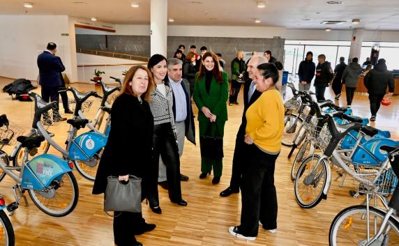 Santander entrega 50 bicicletas renovadas del antiguo servicio de alquiler noticias/imagen-asociada/2024/03/entrega_bicis_institutos.jpg