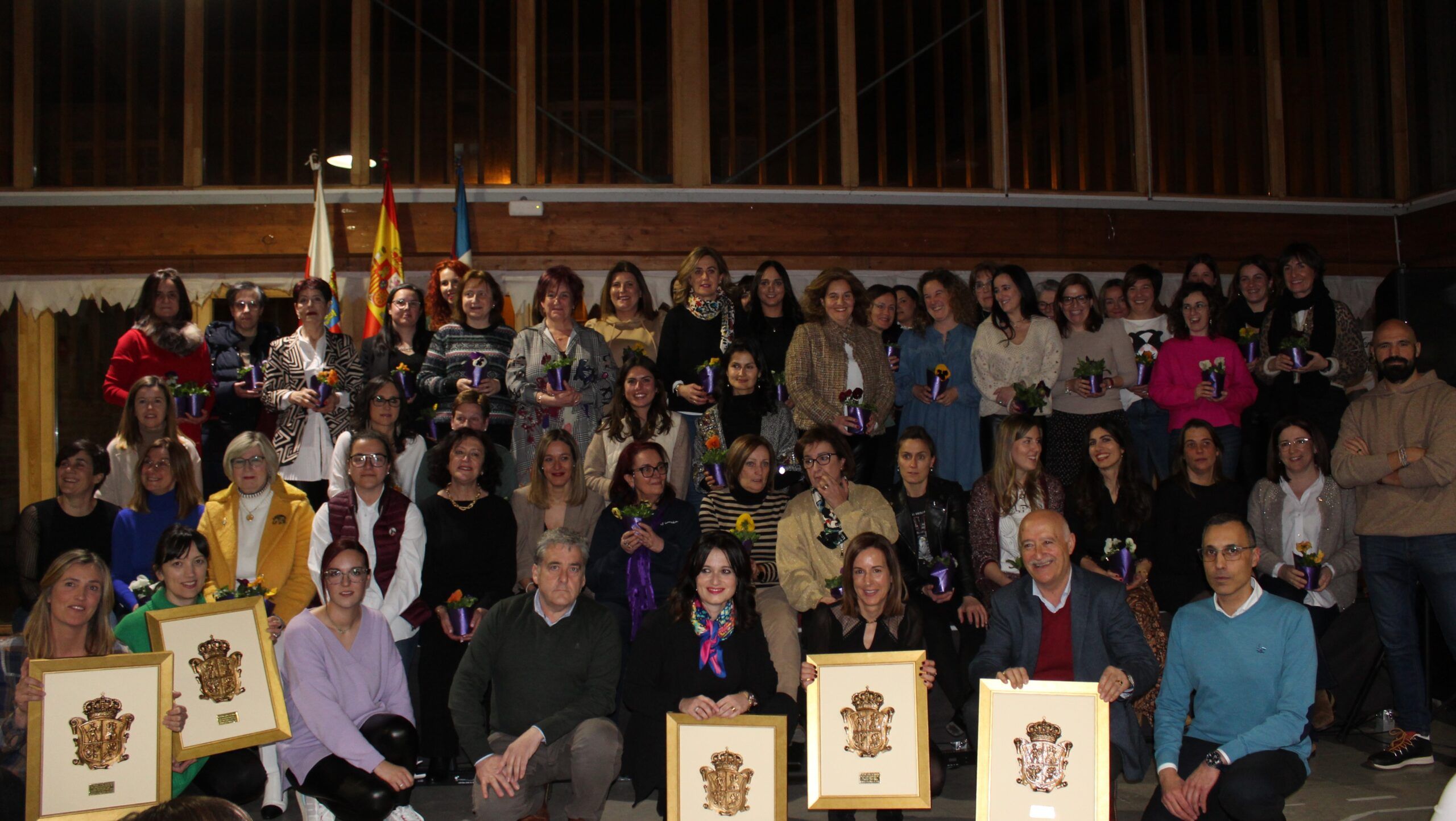 Homenaje del Ayuntamiento de Reinosa a las mujeres que ejercen la docencia en el municipio