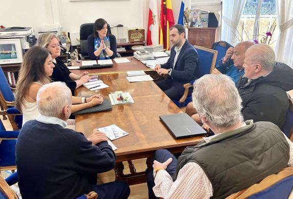 noticias/imagen-asociada/2024/04/reunion_con_asociaciones_vecinos_viviendas_uso_turistico_3.jpg