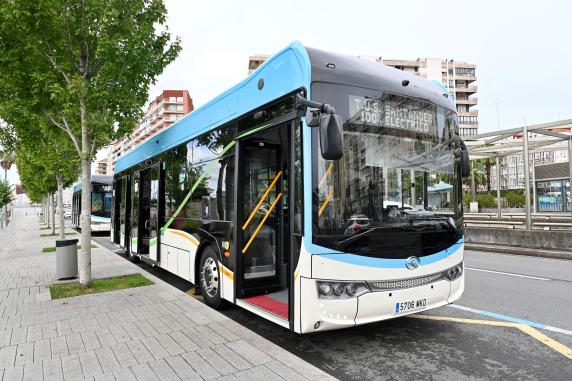 Los usuarios del TUS crecen un 10,16% en el primer noticias/imagen-asociada/2024/04/autobuses_electricos_tus.jpg