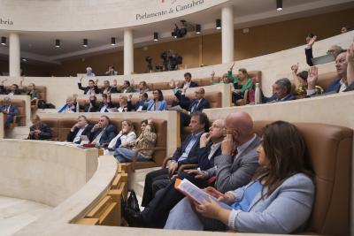 El-Parlamento-aprueba-por-unanimidad-el-30-de-las-iniciativas.jpg