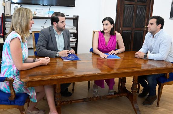 noticias/imagen-asociada/2024/07/con_nuevo_presidente_asociacion_hosteleria_1.jpg