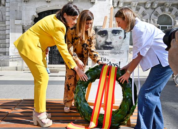 Santander recuerda a Miguel Ángel Blanco en el 27 aniversario noticias/imagen-asociada/2024/07/27_aniversario_miguel_angel_blanco_3.jpg
