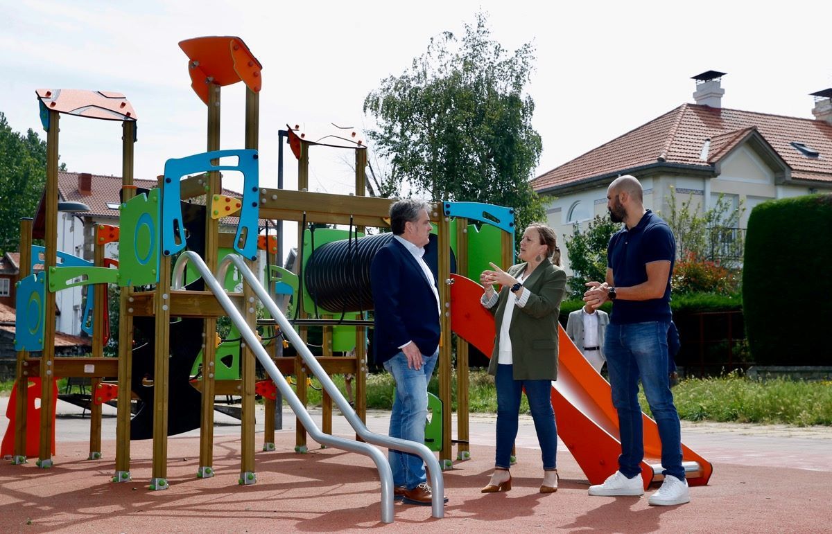 La Consejería de Presidencia financia la mejora de un parque infantil en Reinosa