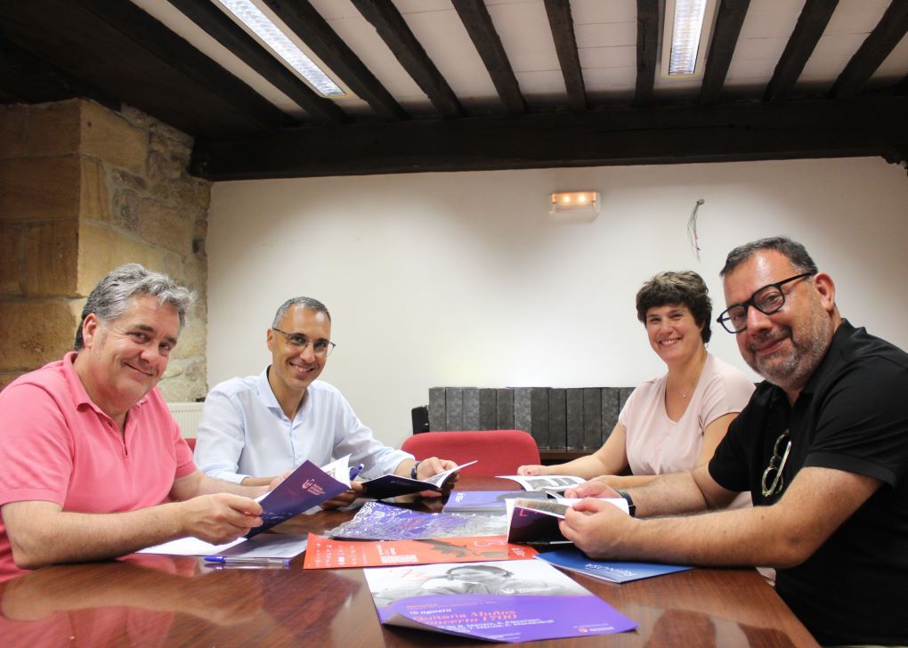 El Ayuntamiento y el FIS firman un convenio de colaboración que retoma la presencia del festival en la ciudad
