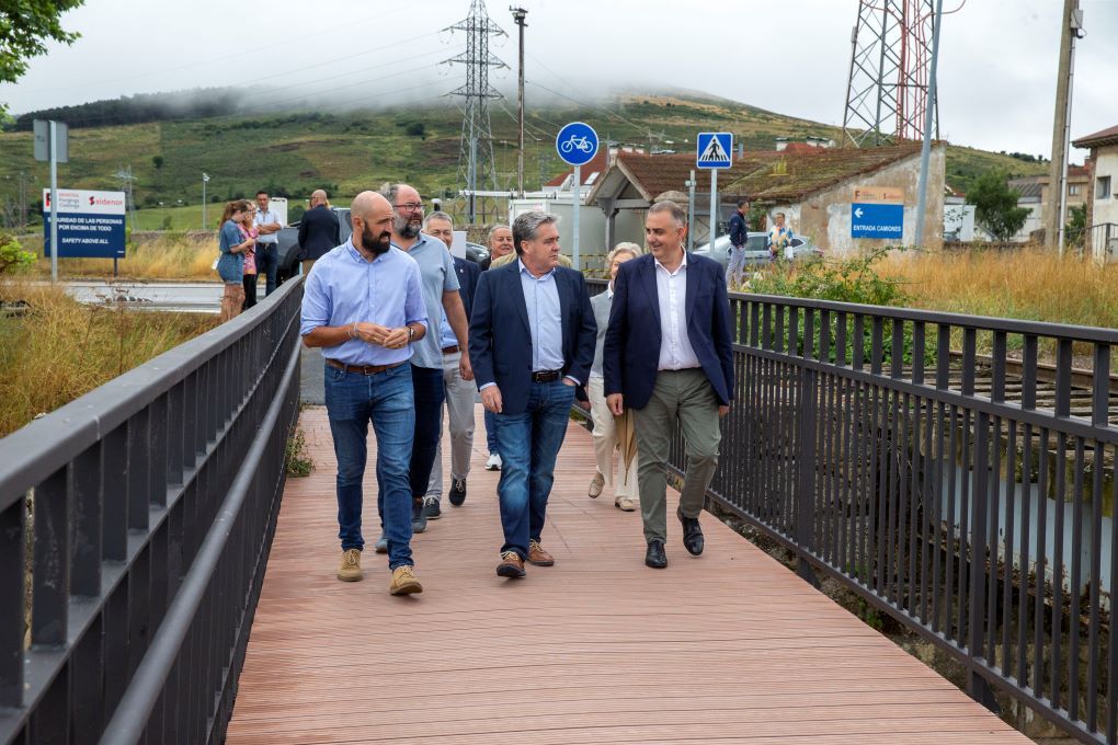 Inaugurado el carril bici que conecta el núcleo urbano con el polígono y los centros de actividad económica