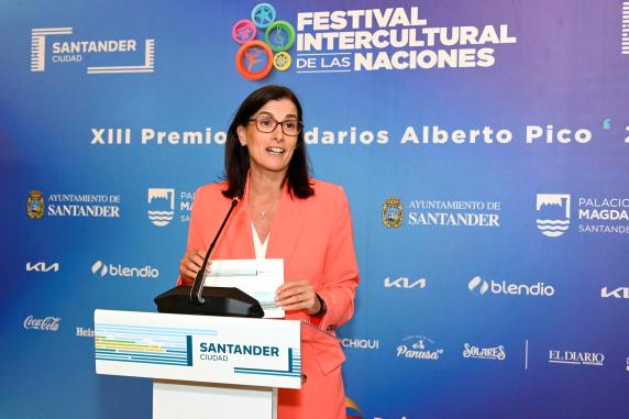 Santander reconoce la labor solidaria de seis personas ilustres, con noticias/imagen-asociada/2024/08/premios_alberto_pico_2023_6.jpg