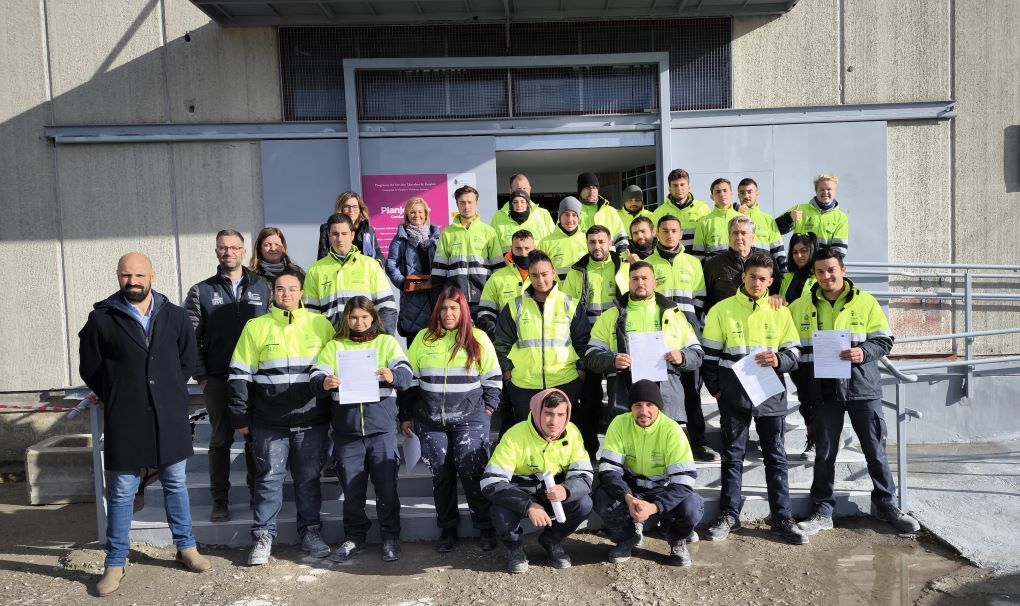 Firma de contratos de los alumnos de la II Escuela de Talento Joven