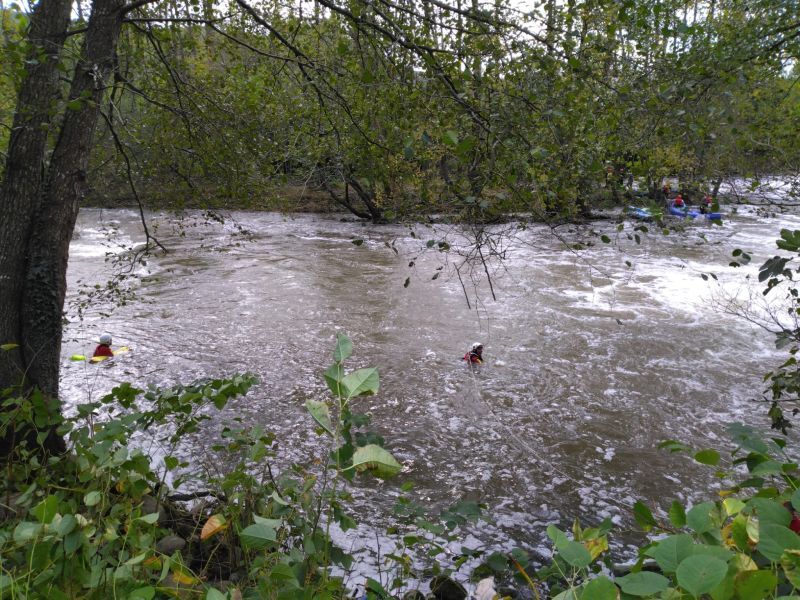 Rescatada una joven preahogada tras sufrir un accidente en canoa en Coterillo