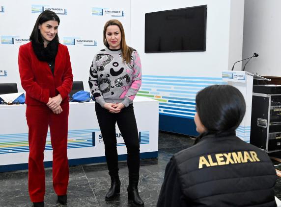 noticias/imagen-asociada/2024/12/recepcion_alumnos_danza_alexmar_3.jpg