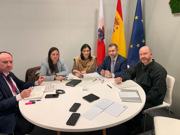 Ayuntamiento, Reina Sofía y Gobierno regional inician reuniones sobre la noticias/imagen-asociada/2025/01/reunion_reina_sofia_fitur_2025_1.jpg