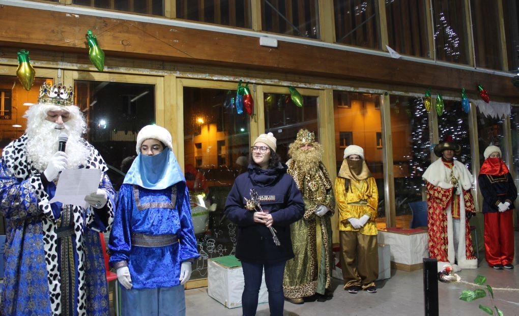 Los Reyes Magos celebran su tradicional recepción a los niños reinosanos en el Impluvium